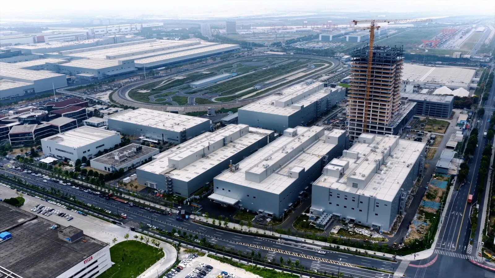Aerial view of Volkswagen’s development site in Hefei, showing a test track, large buildings and a building under construction.